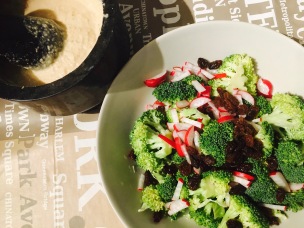 ensalada brocoli crudo version vegana ingredientes