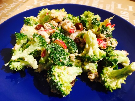ensalada de brocoli crudo vegana