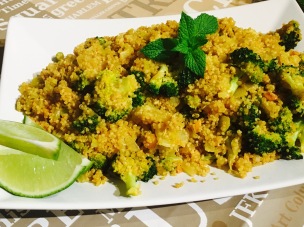 quinoa con brocoli a la curcuma